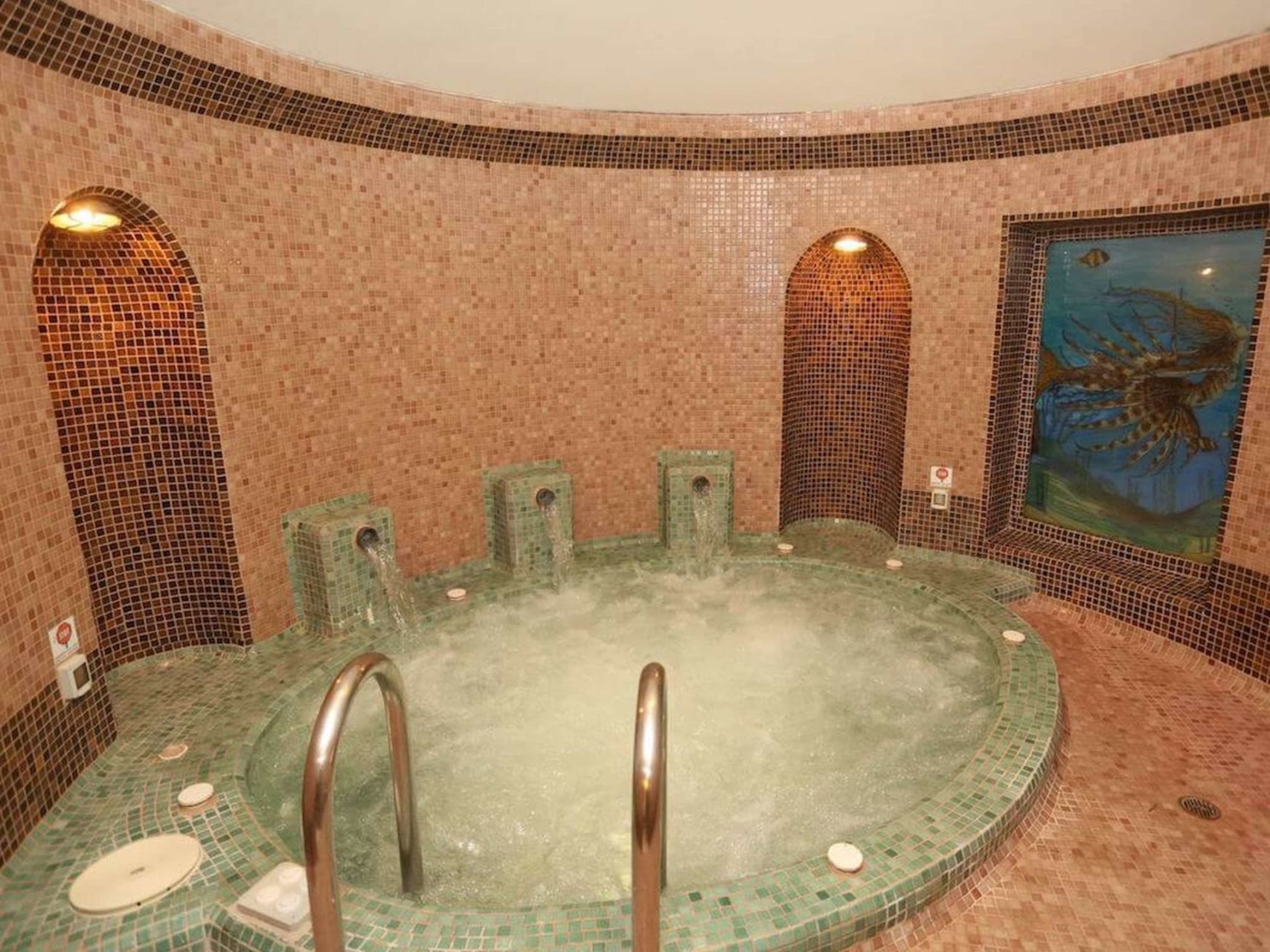 Tiara Holdiays - Hotel Odysseas - jacuzzi